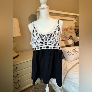 NWT Black and White Crochet Women's Top Tunic Sz. XL